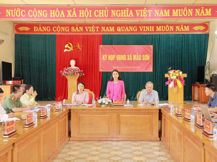 Kinh tế - Chính trị