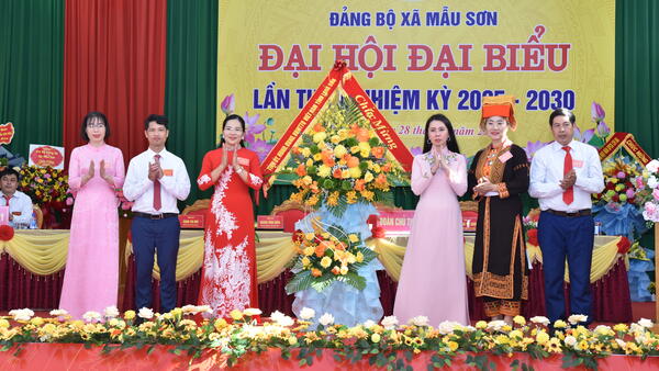 https://baolangson.vn/dai-hoi-dang-bo-xa-mau-son-nhiem-ky-2025-2030-5054362.html