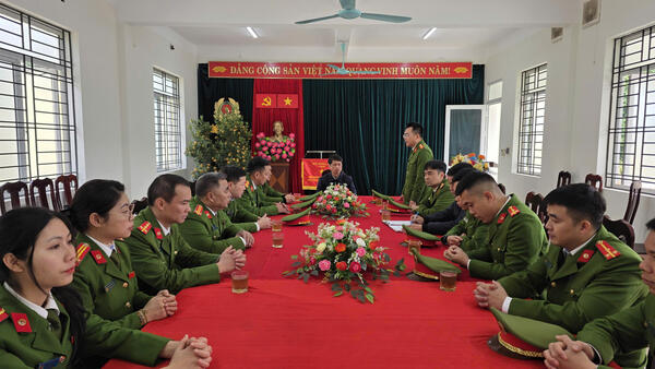 XÃ MẪU SƠN KHEN THƯỞNG ĐỘT XUẤT TẬP THỂ, CÁ NHÂN CÓ THÀNH TÍCH XUẤT SẮC TRONG ĐẤU TRANH PHÒNG, CHỐNG TỘI PHẠM MA TÚY