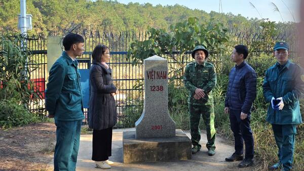 KHỞI CÔNG XÂY DỰNG ĐƯỜNG KIỂM TRA  CỘT MỐC, BẢO VỆ BIÊN GIỚI SỐ 1238