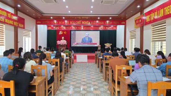 XÃ MẪU SƠN TỔ CHỨC ĐIỂM CẦU DỰ HỘI NGHỊ TOÀN QUỐC NGHIÊN CỨU, HỌC TẬP, QUÁN TRIỆT VÀ TRIỂN KHAI THỰC HIỆN NGHỊ QUYẾT HỘI NGHỊ LẦN THỨ HAI BAN CHẤP HÀNH TRUNG ƯƠNG ĐẢNG KHÓA XIV