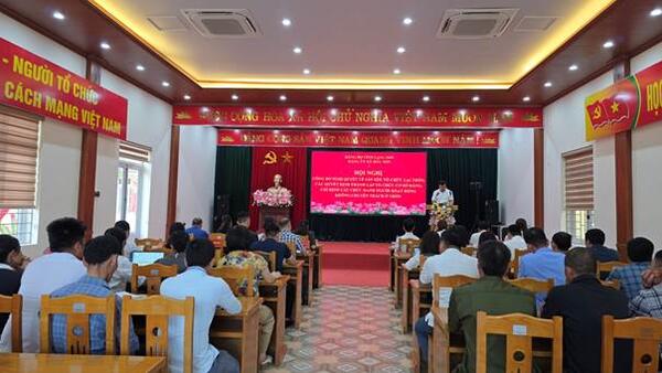 XÃ MẪU SƠN TỔ CHỨC HỘI NGHỊ CÔNG BỐ NGHỊ QUYẾT SẮP XẾP, TỔ CHỨC LẠI THÔN VÀ CÁC QUYẾT ĐỊNH THÀNH LẬP TỔ CHỨC CƠ SỞ ĐẢNG, CHỈ ĐỊNH CÁC CHỨC DANH NGƯỜI HOẠT ĐỘNG KHÔNG CHUYÊN TRÁCH Ở THÔN