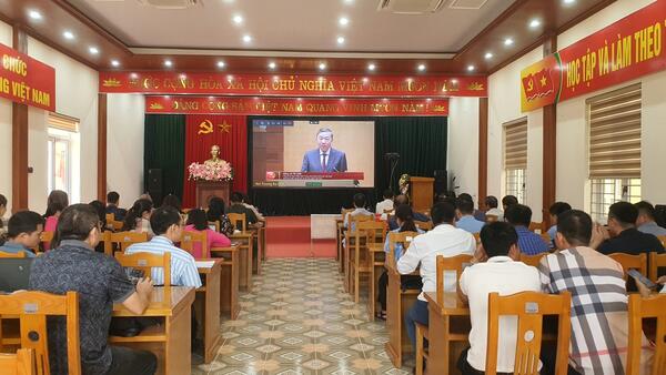 XÃ MẪU SƠN THAM DỰ HỘI NGHỊ TOÀN QUỐC NGHIÊN CỨU, HỌC TẬP, QUÁN TRIỆT VÀ TRIỂN KHAI THỰC HIỆN NGHỊ QUYẾT HỘI NGHỊ LẦN THỨ BA BAN CHẤP HÀNH TRUNG ƯƠNG ĐẢNG KHÓA XIV