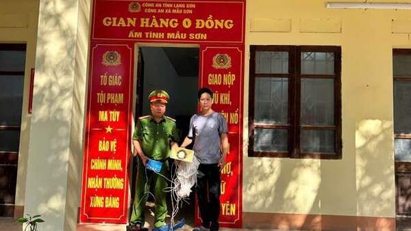 CÔNG AN XÃ MẪU SƠN TUYÊN TRUYỀN, VẬN ĐỘNG NHÂN DÂN TỰ GIÁC GIAO NỘP DỤNG CỤ BẪY CHIM, KÍCH CÁ